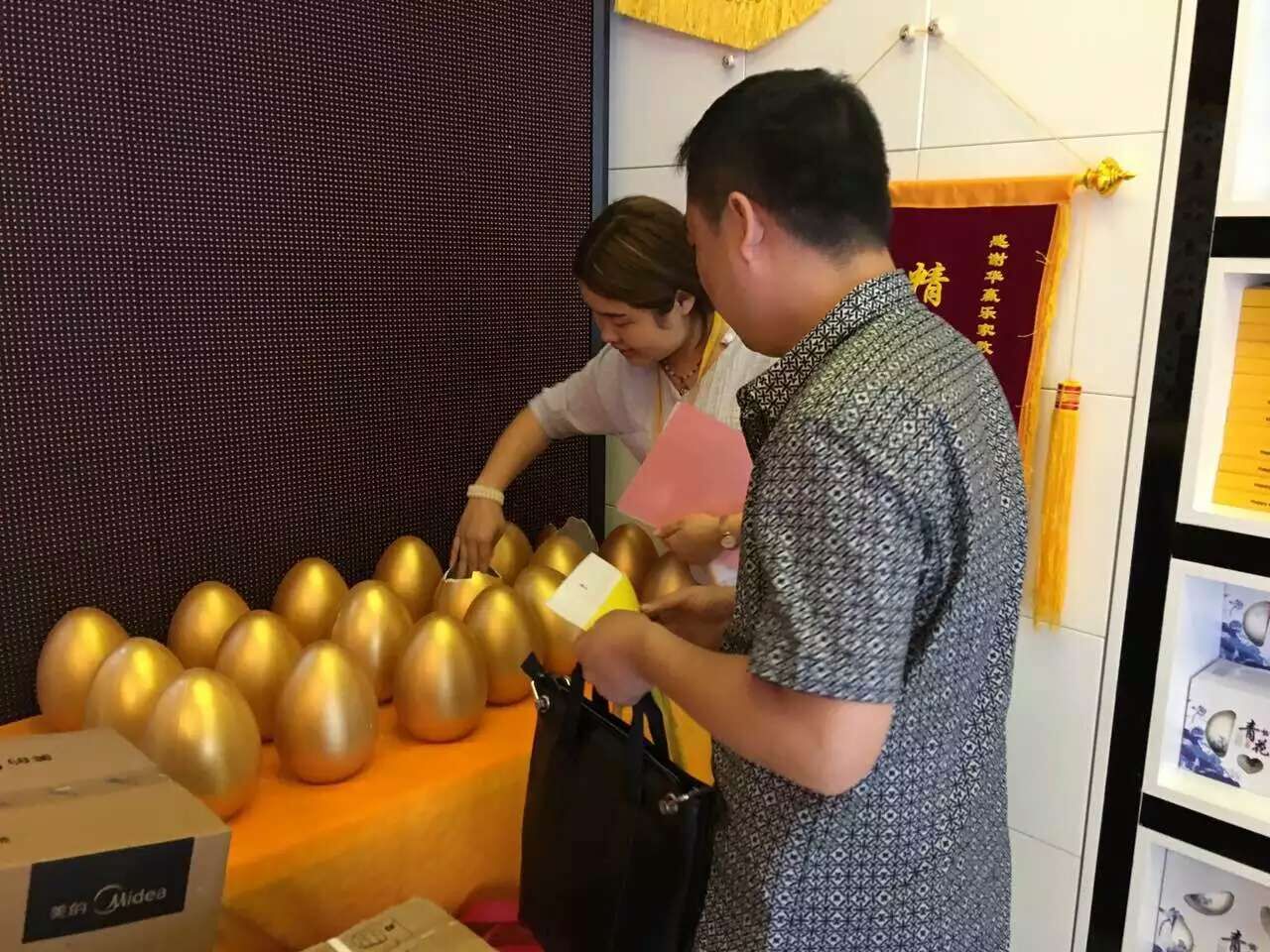 世贸东外滩周先生签约乐家数码家装